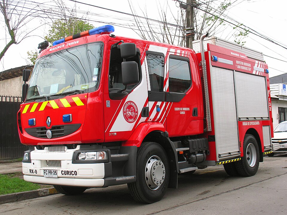 File:Camion de bomberos, Curico.jpg