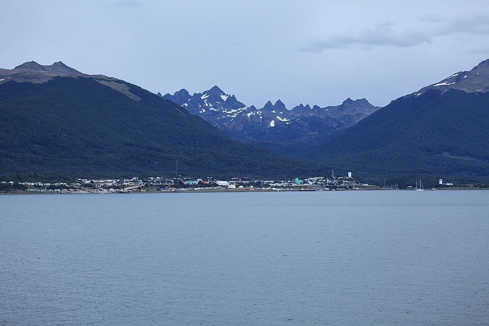 File:Puerto Williams, Chile (6315137399).jpg