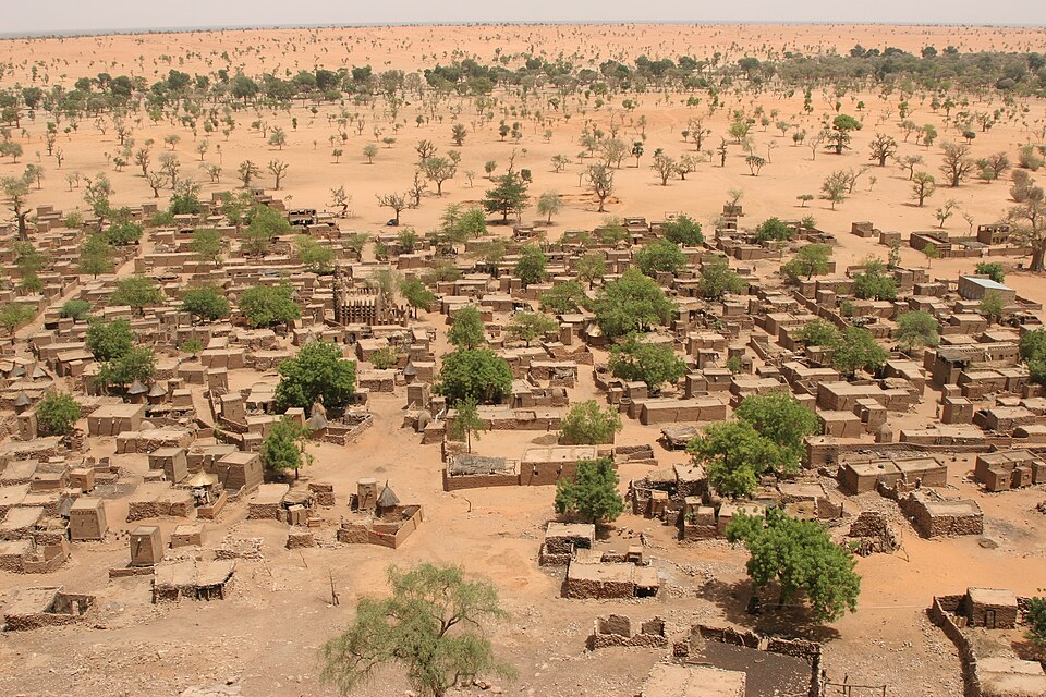 File:Village Telly in Mali.jpg